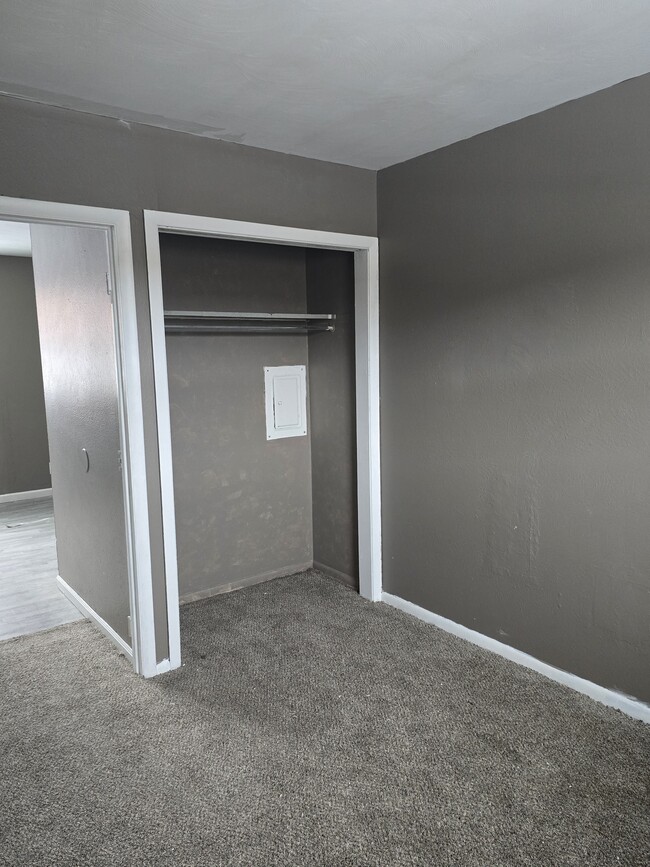 Building Photo - 216 S Cavin St