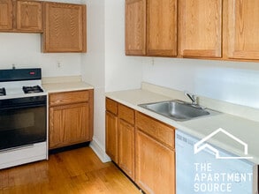 Building Photo - 1448 W Cornelia Ave