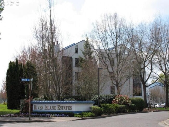 Building Photo - 2 Bedroom Condo In Fantastic Location!