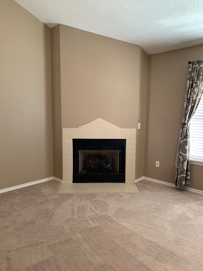 Building Photo - 1612 Cresent St