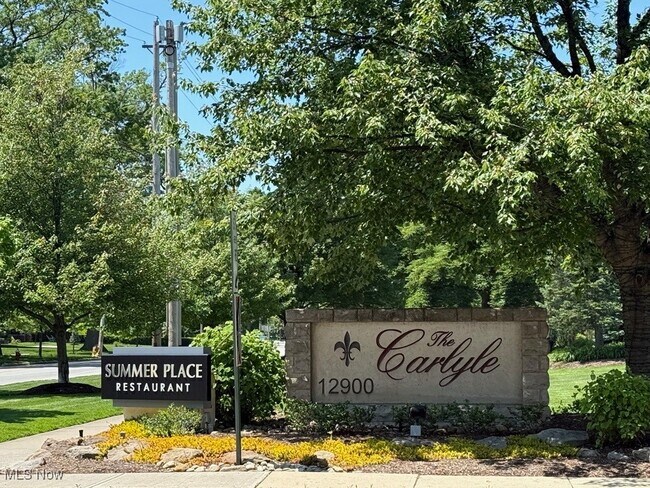 Foto del edificio - 12900 Lake Ave