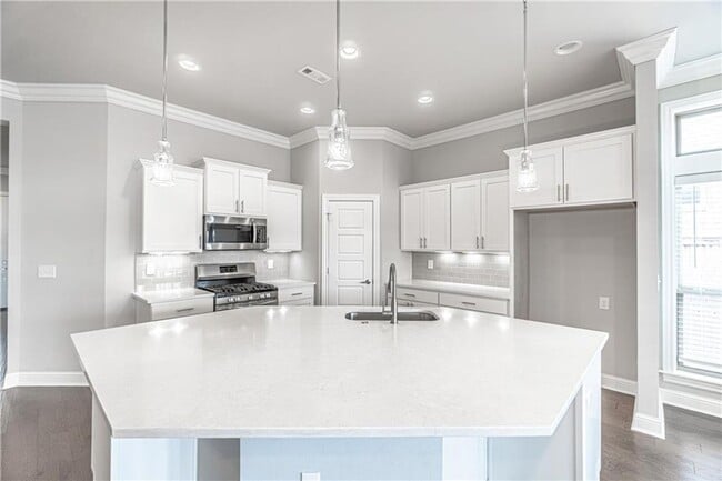 Building Photo - Superb 3 bedroom 2 bath home in Bentonville / top notch living