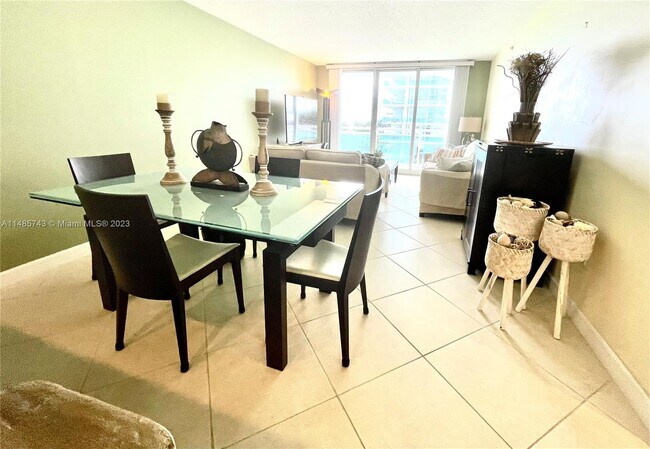 Foto del edificio - 6917 Collins Ave