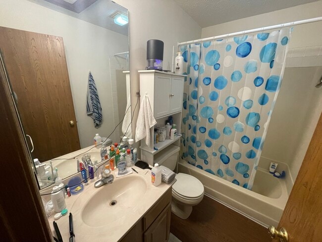 Baño - 420 S Chauncey Avenue
