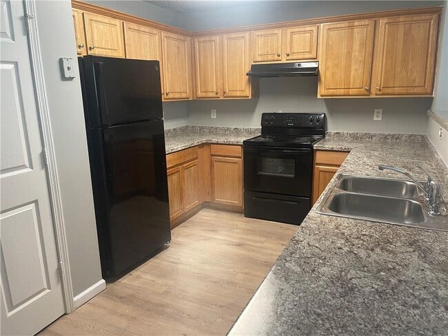 Foto del edificio - 5322 Creekview Ln