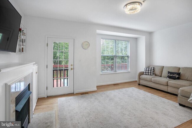 Foto del edificio - 6425 Nice Pl