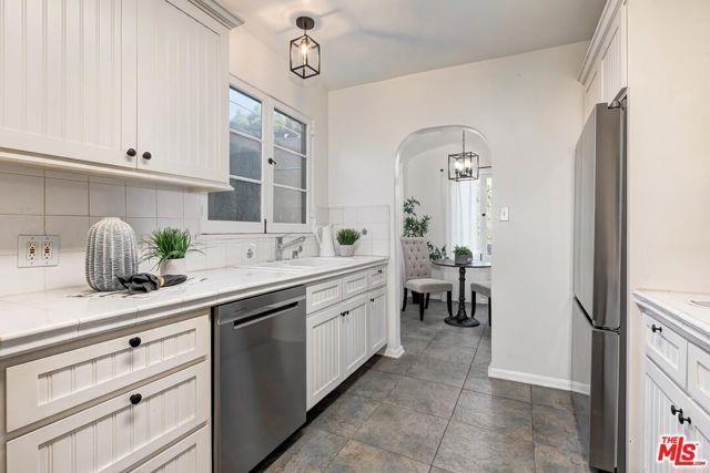 Building Photo - 373 S Crescent Heights Blvd