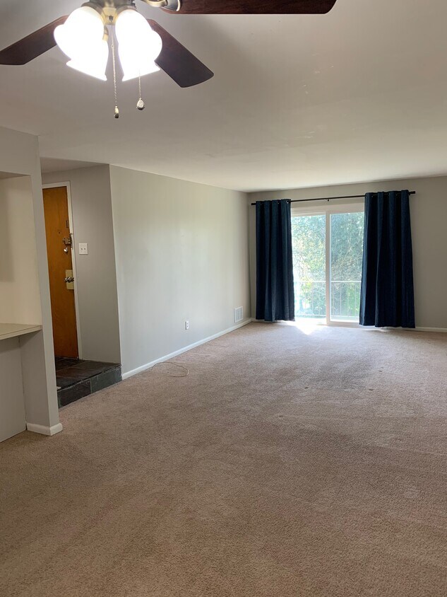 Living room - 328 Hermit St