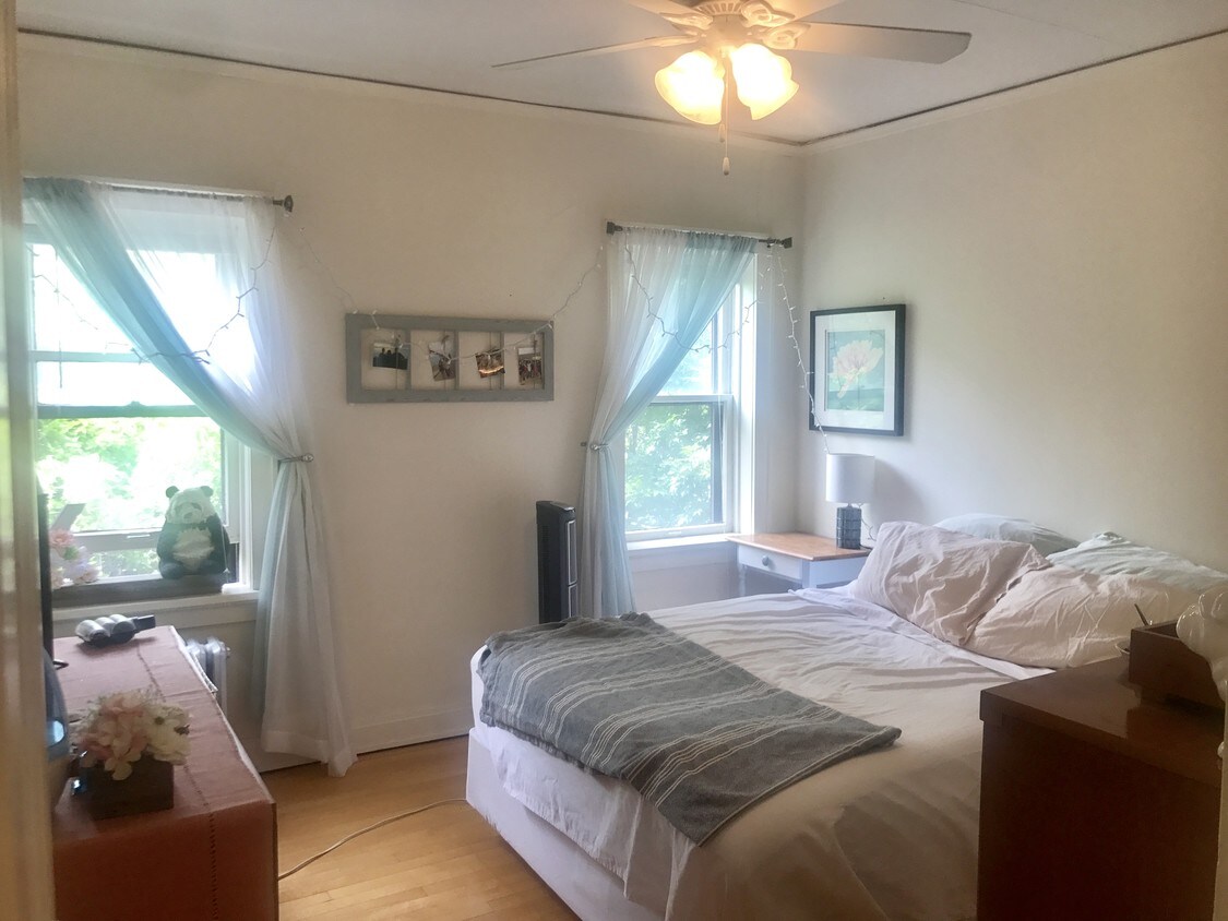 Bedroom - 1809 E Marion St