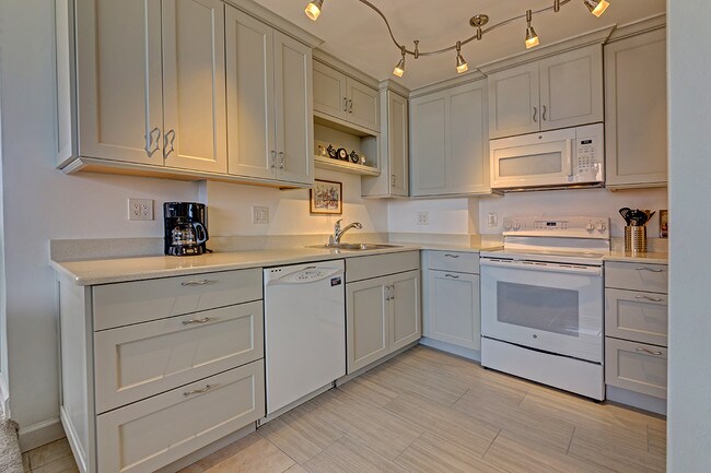 Building Photo - 2020 N Atlantic Ave