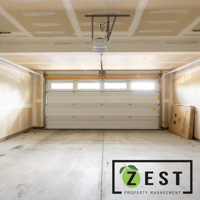 Building Photo - Amazing 3Bedroom 2 Baths