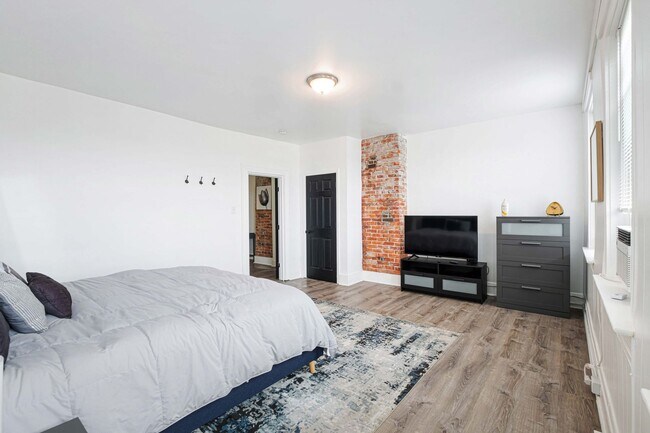 Building Photo - 3358 Ridgway