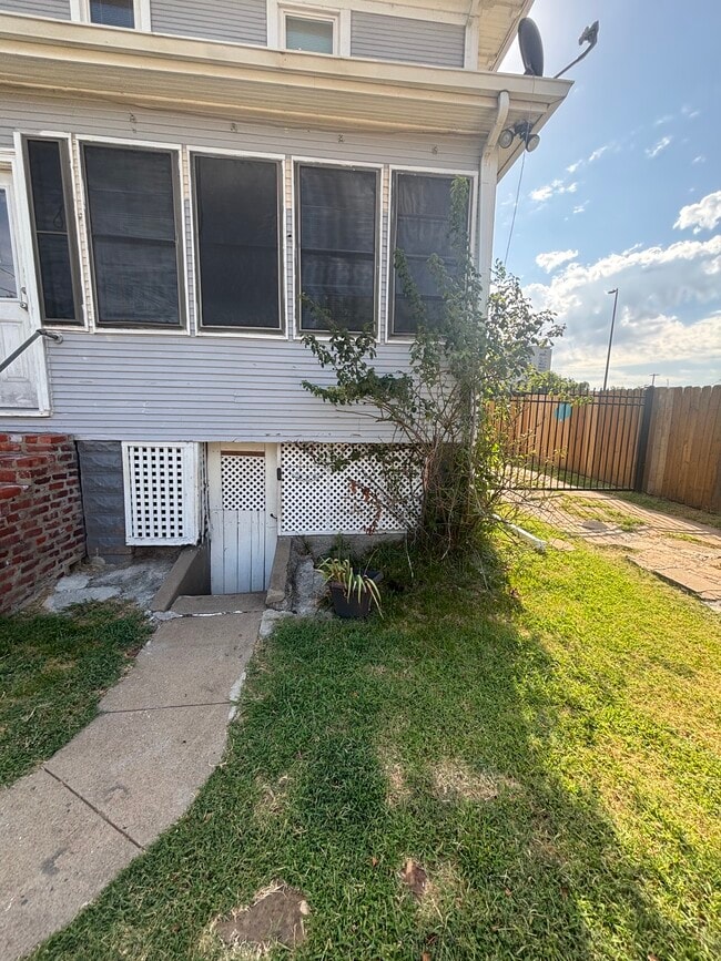 Building Photo - 1418 S Denver Ave