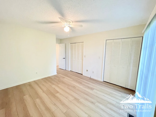 Foto del edificio - 100 Meadow Park Ln