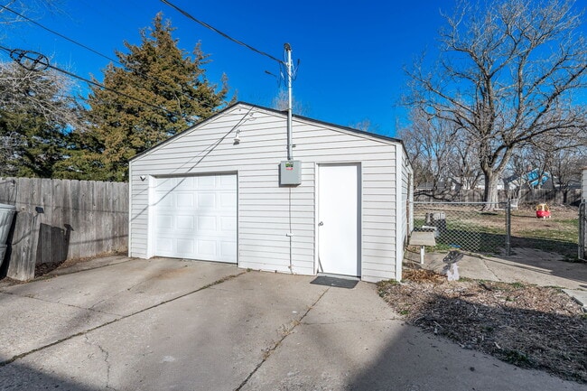 Foto del edificio - 3604 W Central Ave