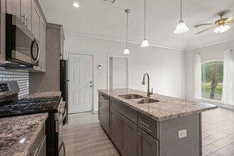 Building Photo - 4801 Wenda St