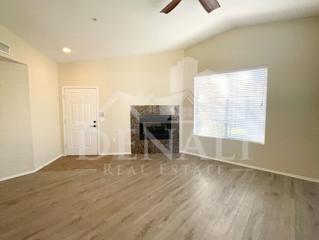 Building Photo - 2929 W Yorkshire Dr