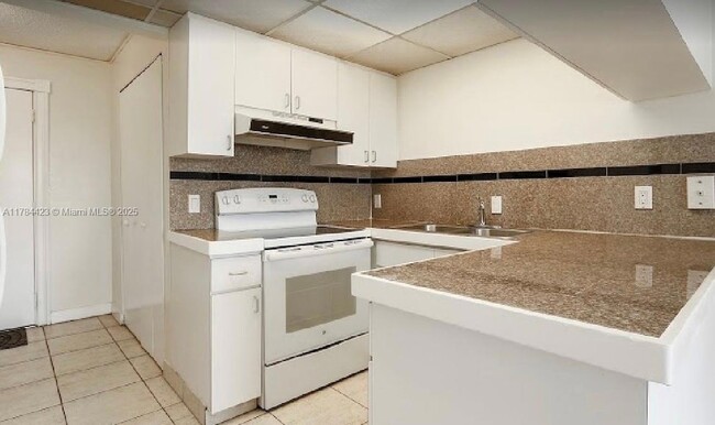 Building Photo - 10651 SW 108th Ave