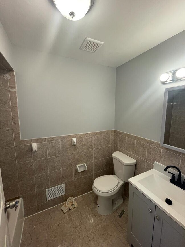 Building Photo - 51 Tillinghast St