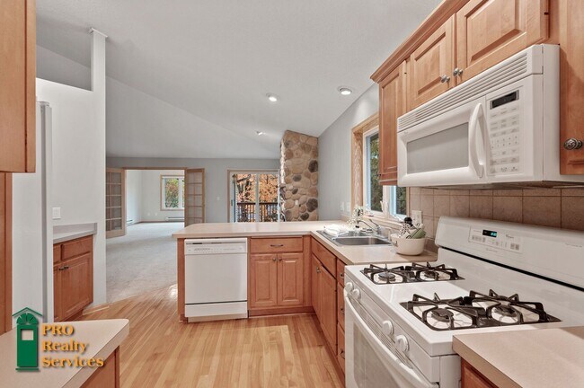 Foto del edificio - 3 Bedroom Townhome in Shorewood **Half Off...