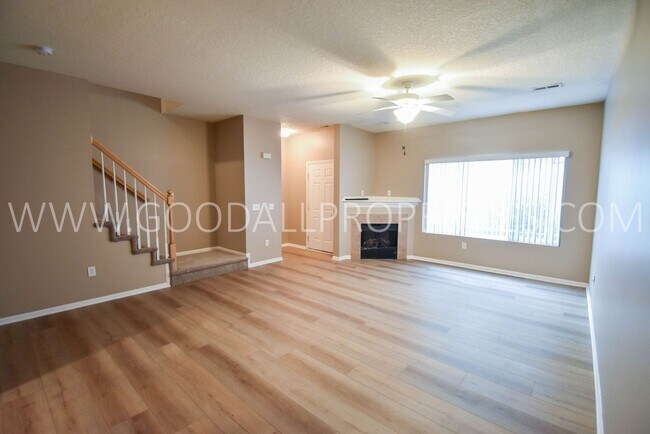 Building Photo - 3 Bedroom Townhome West Des Moines
