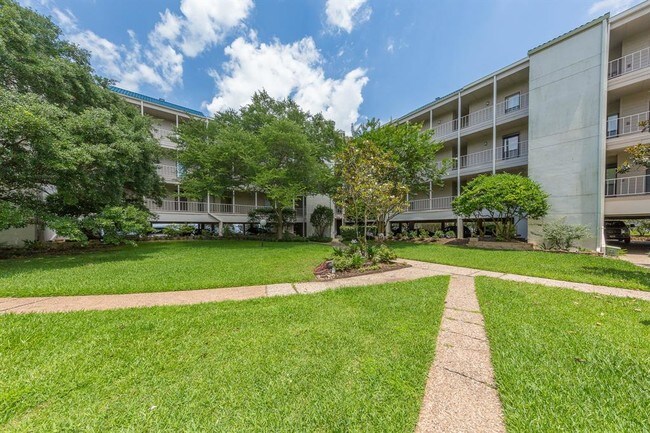 Building Photo - 351 Lakeside Ln