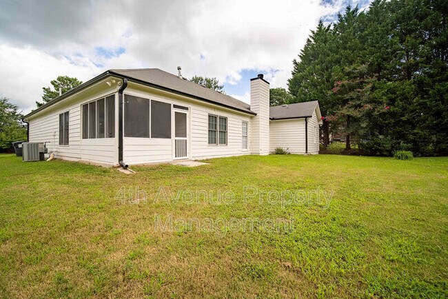 Building Photo - 1520 Range Heights Terrace