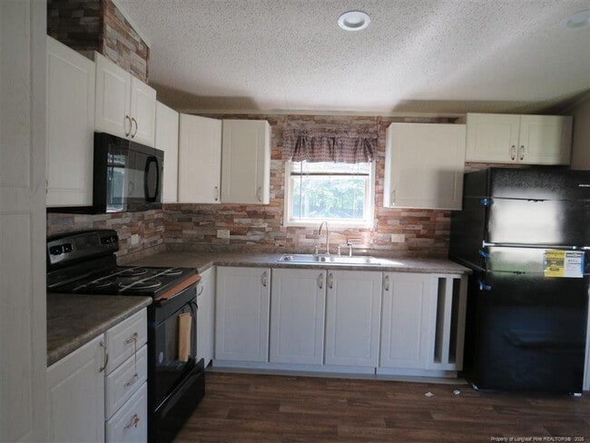Building Photo - 1649 Britania Rd