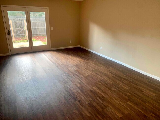 Building Photo - 2755 Pin Oak Dr