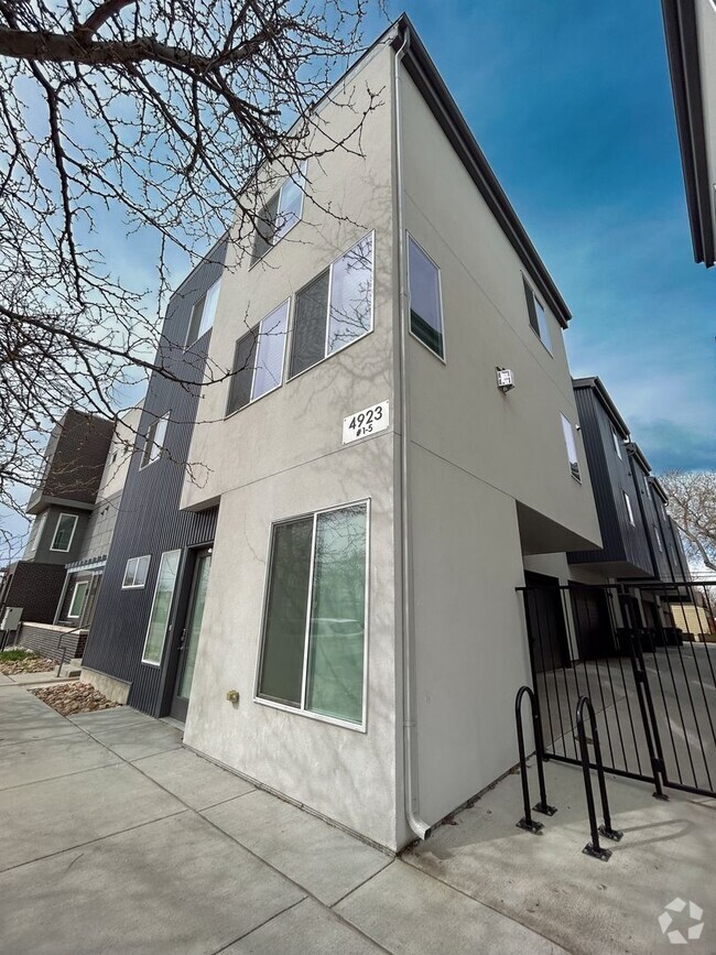 Building Photo - 4923 Lowell Blvd