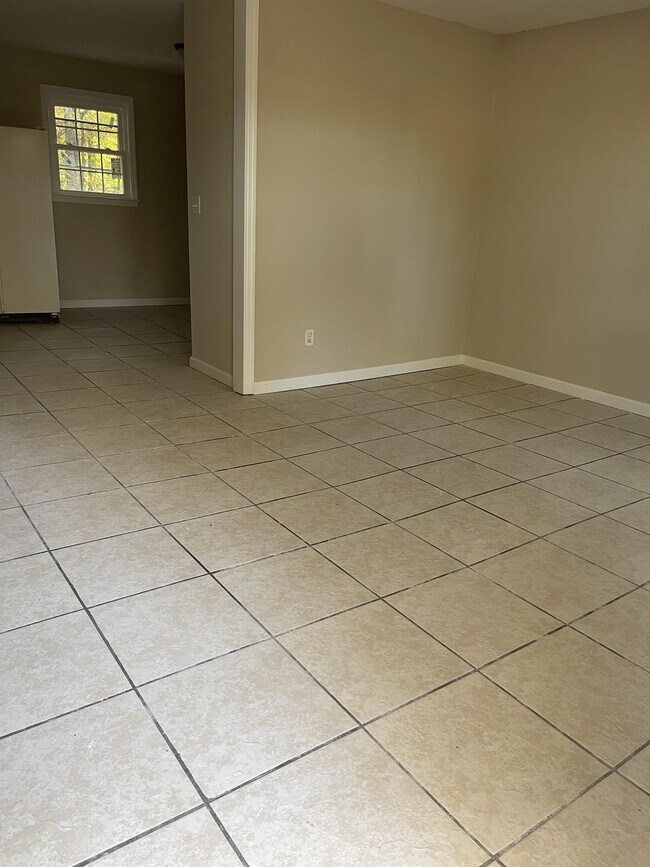 Building Photo - 4336 Shorecrest Dr