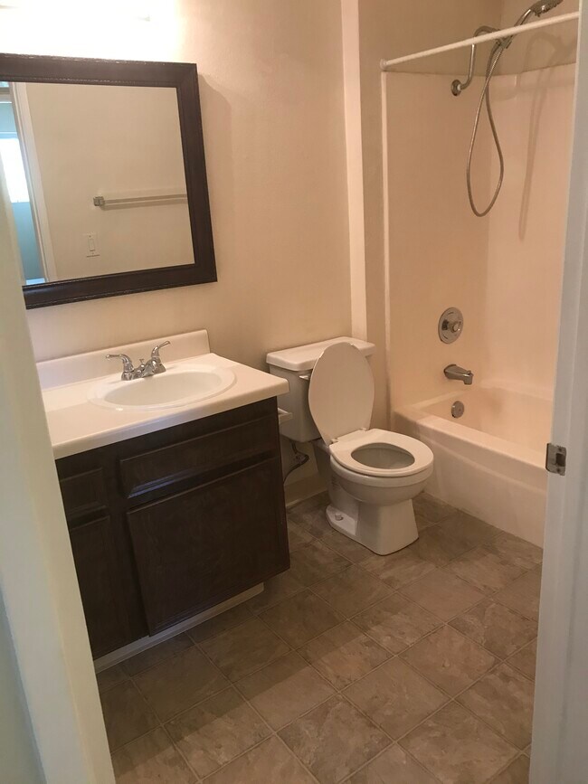 Segundo baño - 6151 Rancho Mission Rd