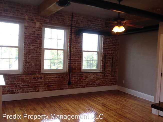 Building Photo - 1360 N George St