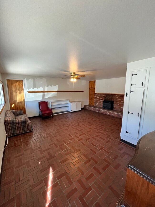 Foto del edificio - Perfectly Located Spacious Studio Apartment