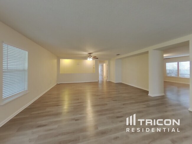 Foto del edificio - 1393 Dunns Lake Drive Jacksonville FL