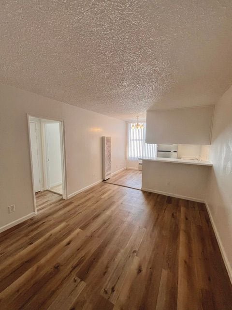 Building Photo - 1260 Beachwood Dr