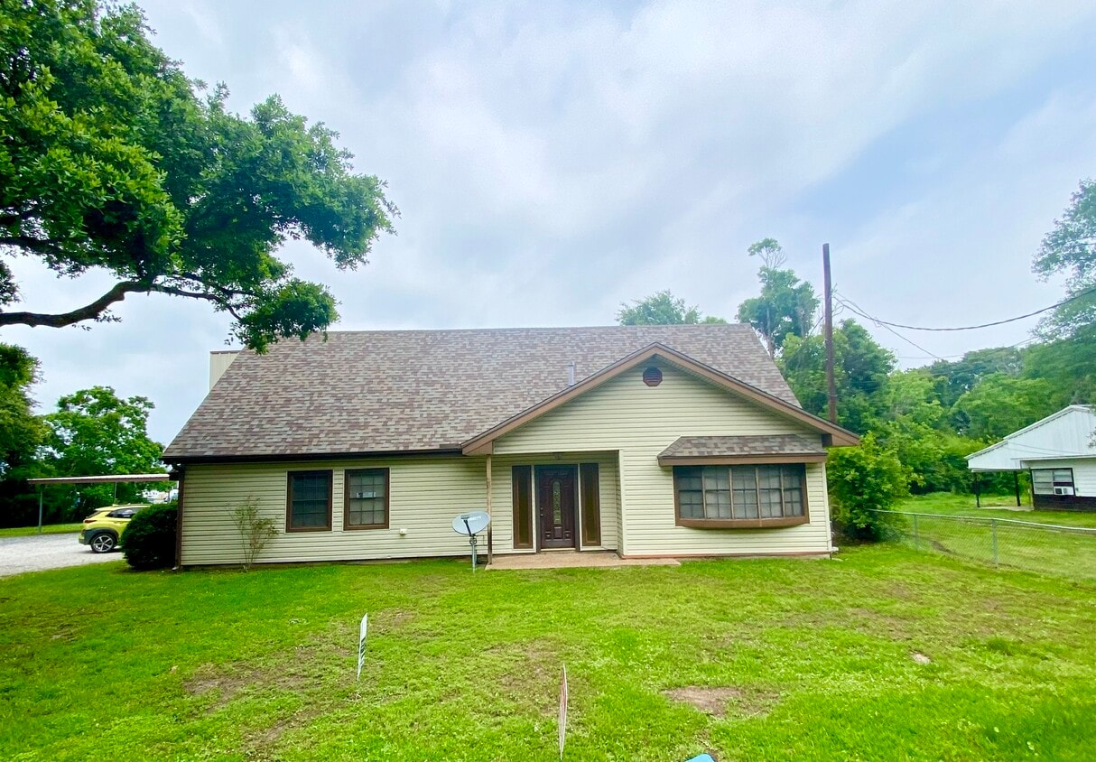 245 Kibbe Ave, Bridge City, TX 77611 Townhome Rentals in Bridge City