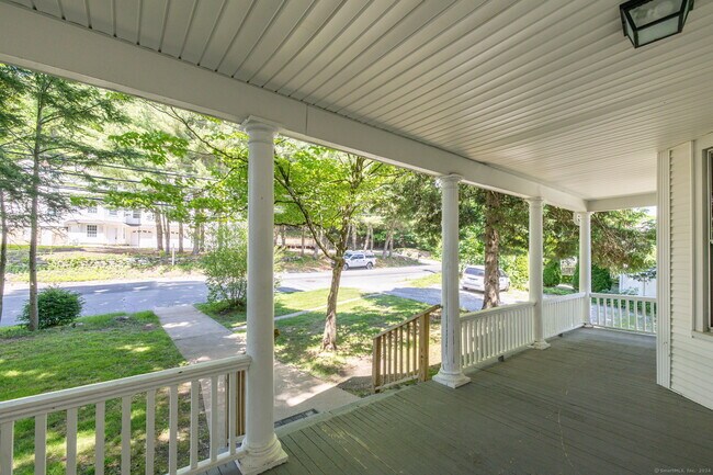 Foto del edificio - 394 Hawthorne Ave