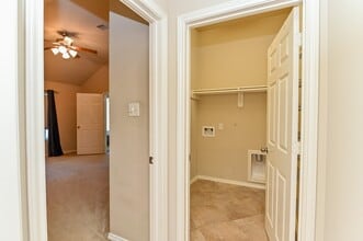 Building Photo - 2106 Castle Gardens Ln