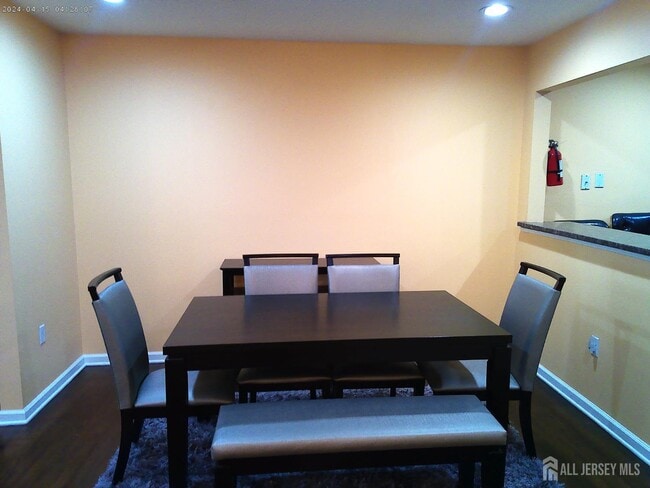Building Photo - 228 Pinelli Dr