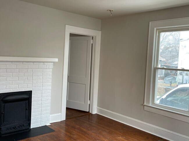 Building Photo - 328 Sellars St