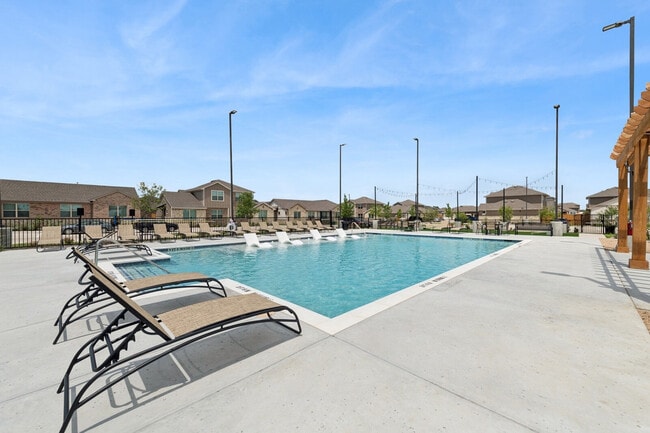 Building Photo - Casitas at Elevon