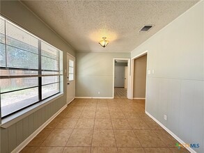 Building Photo - 705 Woodcrest Cir