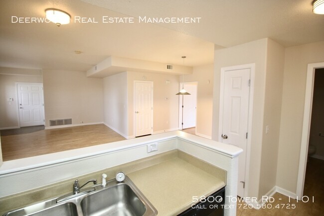 Foto del edificio - 5800 Tower Rd