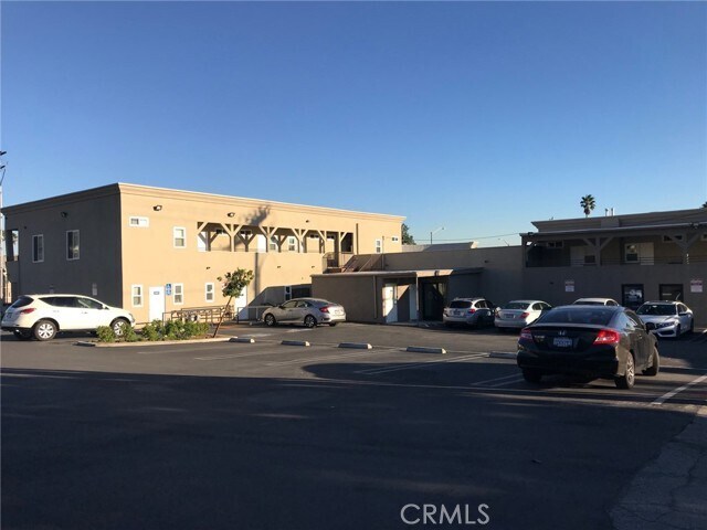 Foto principal - 1349 N Altadena Dr