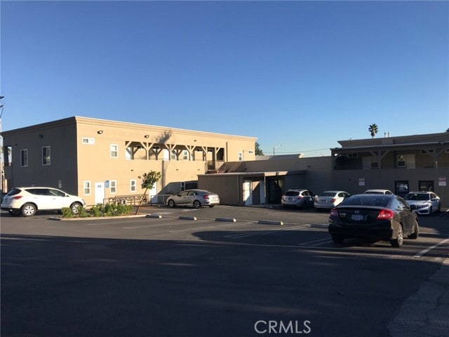 Primary Photo - 1349 N Altadena Dr