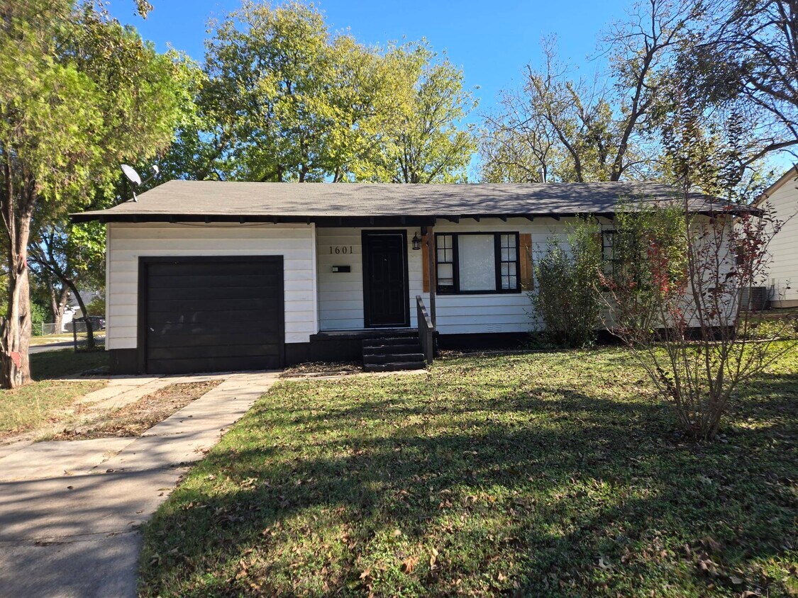 Primary Photo - 1601 S 35th St