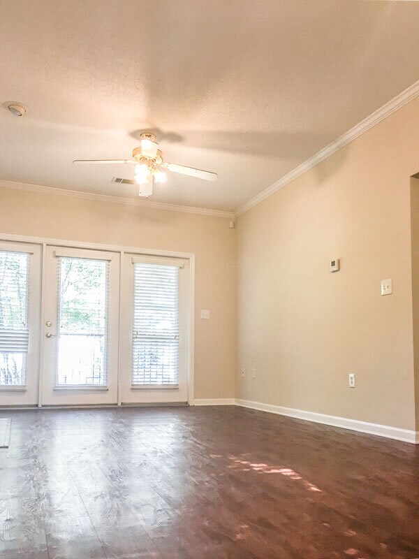 Living area view with door to balcony - 1861 Norman Bridge Rd