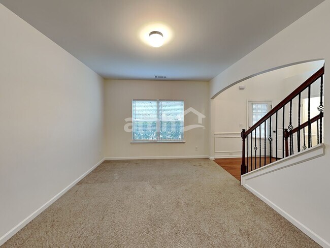 Building Photo - 4488 Spring Mountain Lane NE