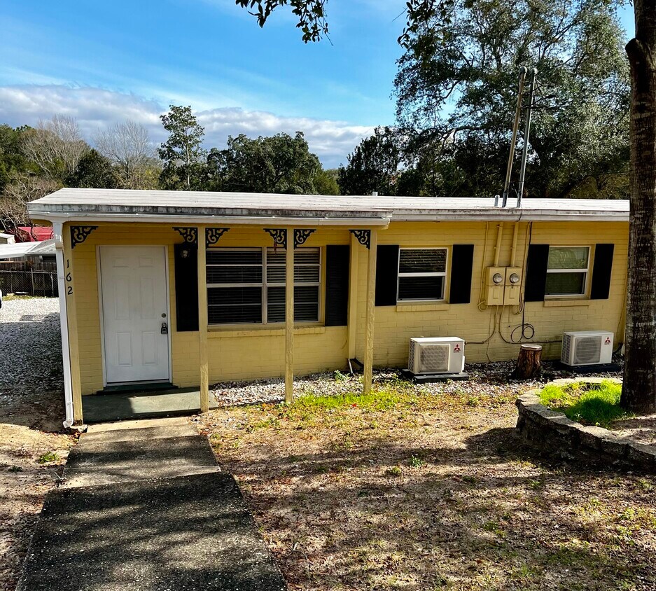 162 Highland St, Valparaiso, FL 32580 Townhome Rentals in Valparaiso